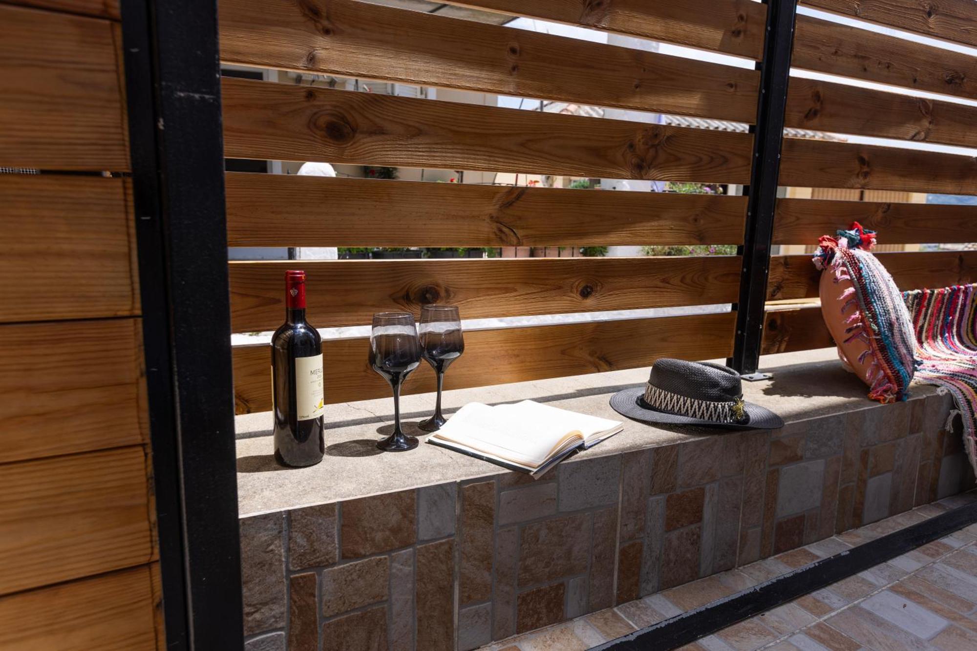 The Stone Suite Moraitika Exterior foto