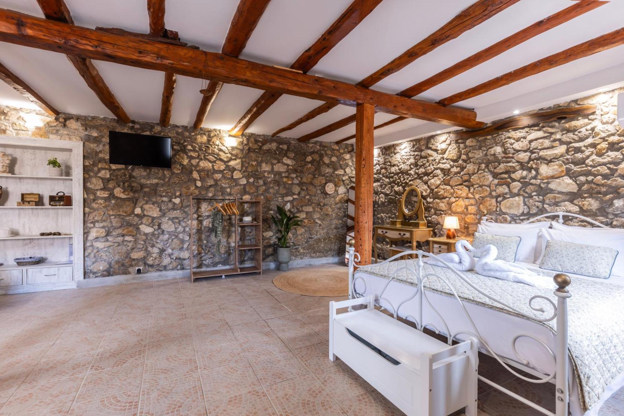 The Stone Suite Moraitika Exterior foto